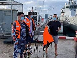 Четыре китайцами оказались ночью посреди залива Пханг-Нга на дрейфующем судне
