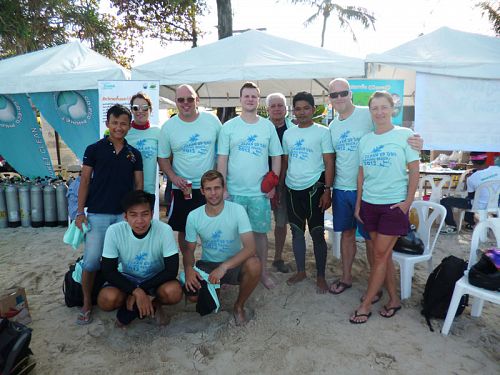 Участники акции Scuba Diving for Cleaning, организованной Go Eco Phuket в декабре прошлого года в День окружающей среды.