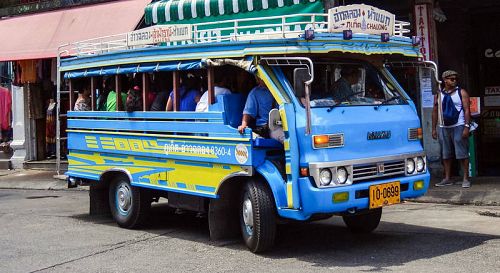 Автобус «сонг-тэу» в Пхукет-Тауне. Фото: fitri agung