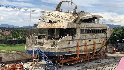 Туристическое судно «Феникс» затонуло у берегов Пхукета 5 июля. В результате кораблекрушения погибли 47 туристов из Китая.
