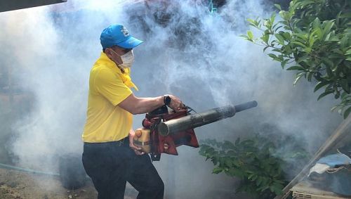 Арун Солос снова лично возглавил сопротивление на комарином фронте. Фото: Муниципалитет Раваи