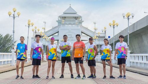 В этом году программа Mai Khao Turtle Fun Run and Half Marathon 2019 будет включать семейный забег на 3 км, свободный забег на 5 км, мини-марафон на 10,5 км и полумарафон на 21,1 км.