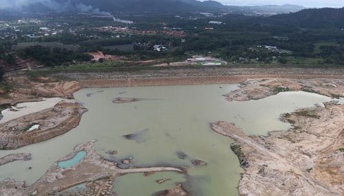 Если в апреле в озере Банг-Ньеу-Дам было 0,77 млн кубометров воды, то сейчас – 0,65, На фото – состояние озера  21 сентября. Фото: Phuket PR Department
