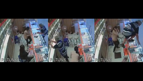 В провинции Удон-Тхани ограбили ювелирный магазин. За 30 секунд грабитель успел сложить в свою сумку почти килограмм золота. Фото: Udonthaniupdate / Bangkok Post