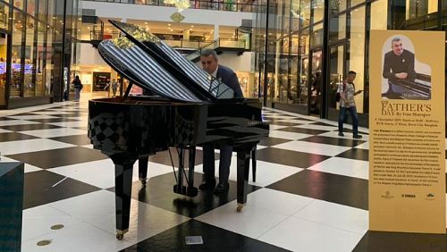 Пхукетский пианист Иван Шарапов дал концерт в честь Дня отца в Бангкоке. Фото: Страница Ивана Шарапова в Facebook
