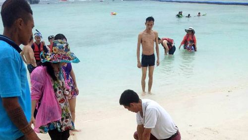 Турист из Китая утонул на экскурсии к Коралловому острову. Фото: Иккапоп Тхонгтуб
