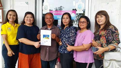 Житель Таланга выиграл таунхаус в лотерее Красного Креста. Фото: Phuket PR Department