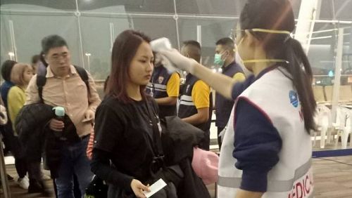 Прилетевшего на Пхукет ребенка из Китая проверяют на новый вирус пневмонии. Фото: Phuket Airport Health Control Division
