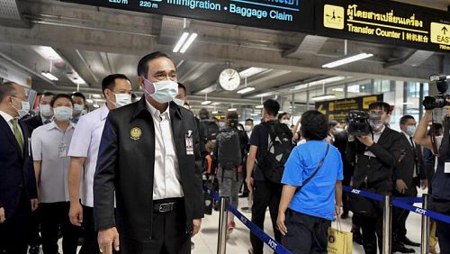 В среду, 29 января, глава правительства Таиланда лично проконтролировал проверку прибывающих из Китая пассажиров в аэропорту Suvarnabhumi. Фото: Правительство Таиланда