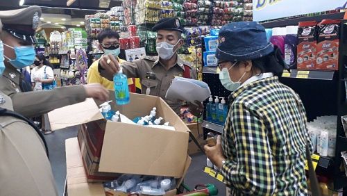 На владельца магазина завели дело за завышение цен на антисептик для рук. Фото: Иккапоп Тхонгтуб