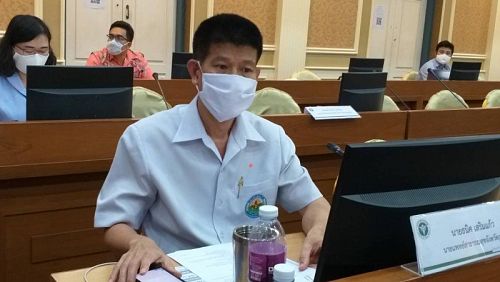 Глава провинциального офиса Минздрава (РРНО) Тханит Сермкэу объявил об усилении работы в Банг-Тао. Фото: Иккапоп Тхонгтуб