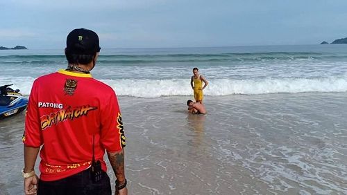 В Патонге спасли иностранца, попытавшегося утонуть в море после известия о смерти родственника. Фото: Patong Surf Life Saving Club
