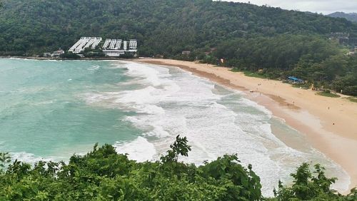 Сильные волны наблюдаются практически на всех пляжах Пхукета. Фото: Phuket Naiharn Surf Lifesaving Club