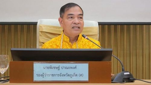 Вице-губернатор Пхичет Панапонг.