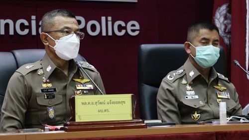 Шеф полиции Таиланда генерал Суват Джангйодсук (слева) в ходе визита на Пхукет. Фото: Radio Thailand Phuket