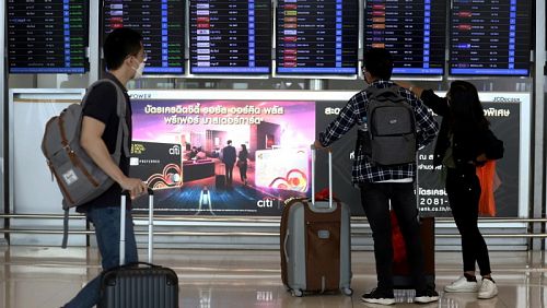 Туристы в аэропорту Suvarnabhumi. Фото: Nutthawat Wicheanbut / Bangkok Post