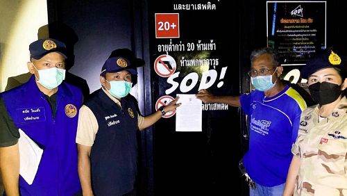 PR-служба Пхукета отчиталась о закрытии на 30 дней паба Sod, где охранник застрелил посетителя. Так власти отреагировали на тот факт, что заведение работало глубоко за полночь. Фото: PR Phuket
