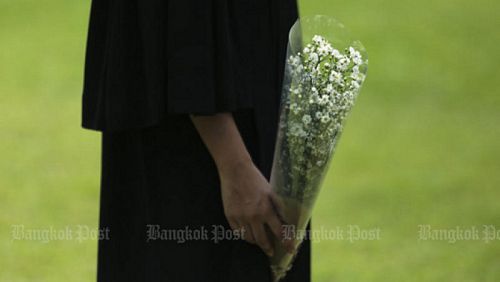 Студент на выпускной церемонии в Thammasat University. Вуз входит в 1500 лучших мира. Фото: Patipat Janthong / Bangkok Post
