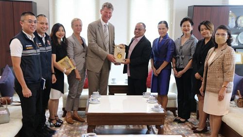 Посол Исландии в Китае нанес визит на Пхукет и встретился с губернатором. Фото: PR Phuket
