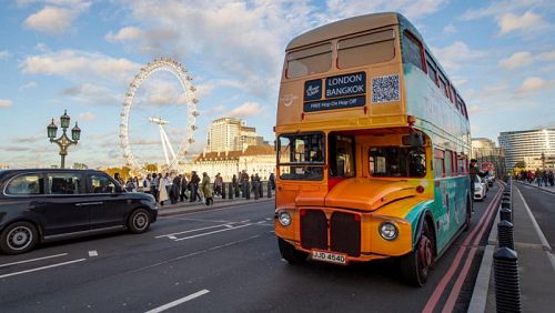 Экскурсионный автобус Amazing Thailand на улицах Лондона. Фото: Bangkok Post