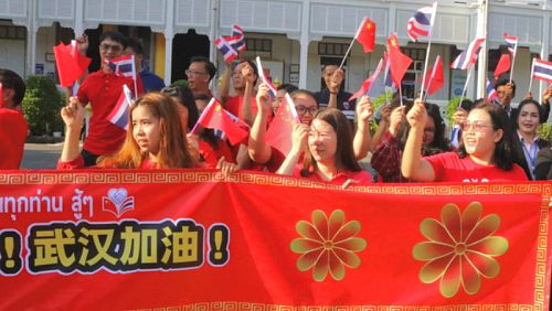 Акция в Пхукет-Тауне в поддержку граждан Китая в борьбе с новым коронавирусом в январе 2020 года. Тогда вирус еще считали китайской проблемой. Фото: PR Phuket