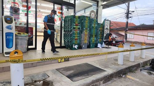 Ограбленный 7-Eleven в Паклоке. Фото: Иккапоп Тхонгтуб