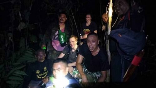Турист из Франции и его подруга заблудились в джунглях в районе аэропорта. Фото: Sakhu Police
