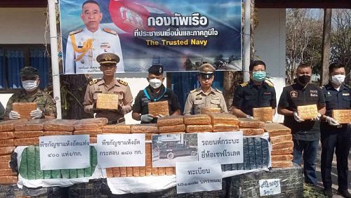 У границы с Лаосом перехватили 580 кг марихуаны. Фото: Pattanapong Sripiachai / Bangkok Post