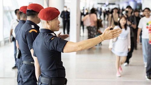 Туристы из Китая – вторые по численности по прибытиям в Таиланд и на Пхукет в частности. Массовый турпоток из страны восстанавливается медленней, чем хотелось бы тайской стороне. Фото: Suvarnabhumi Airport
