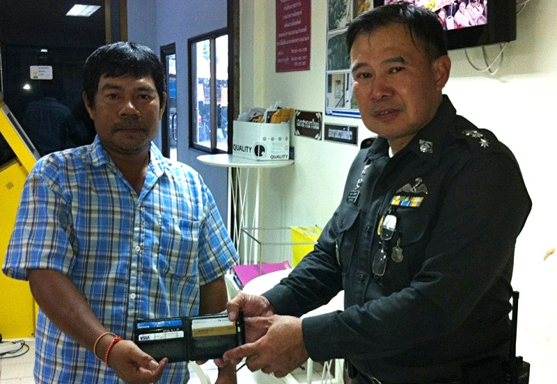 Образец честности: таец вернул «фарангу» кошелек с 10 тыс. бат