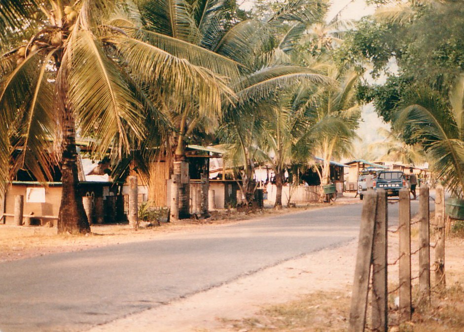 Дорога вдоль пляжа Патонг в начале 1980-х напоминает захолустную деревушку без всякого намека на центр развлечений и ночной жизни