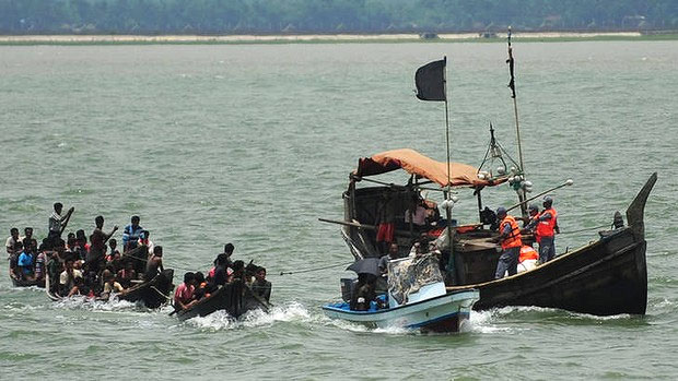 Очевидцы обнаружили лодки с беженцами посреди моря