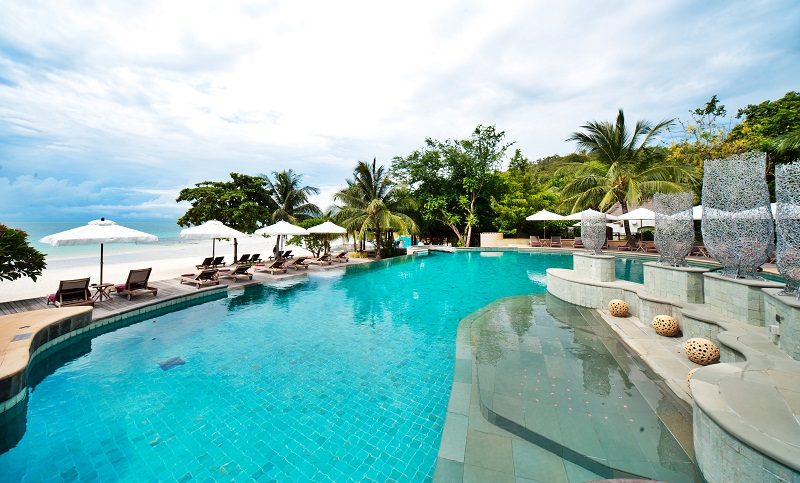 Самые роскошные условия проживания на острове предлагает сеть Samed Resorts, в арсенале которой пять различных отелей.
