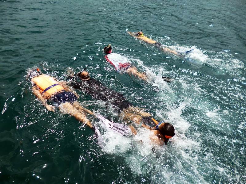 15 дайверов приняли участие в экологической акции «Мы принадлежим морю», которая прошла в бухте Патонга.