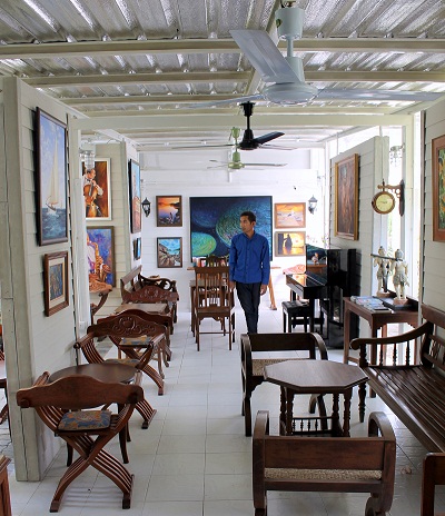 Baan Sea Nam – кафе, галерея, бутик и место, где можно послушать живую музыку.