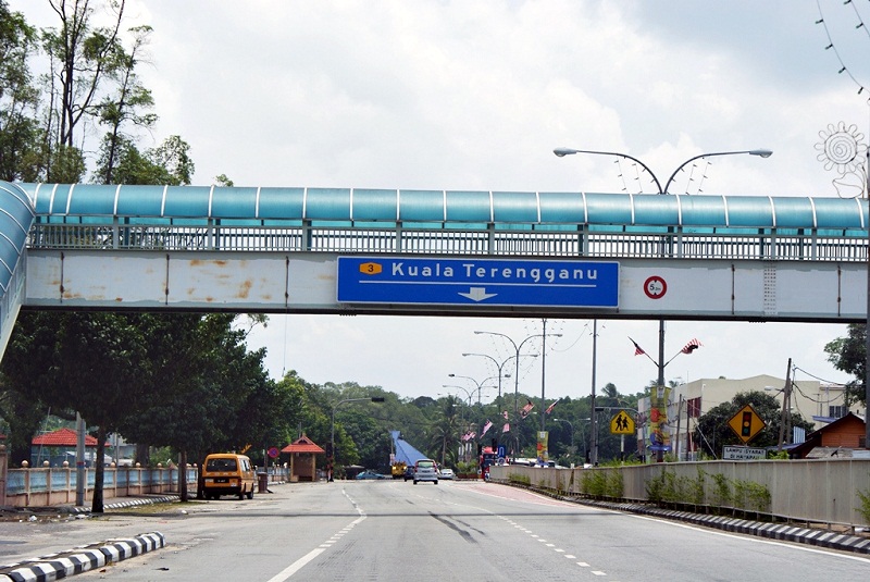 Трасса, длинной 739 км проходит вдоль побережья четырех малазийских штатов: начинаясь от города Джохор-Бару, идет через Паханг и Тренгану и заканчивается в Келантане.