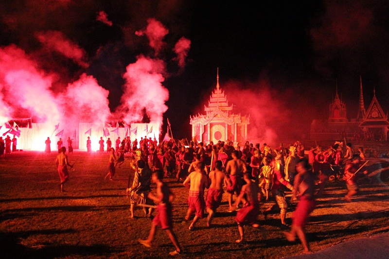 Каждый год на праздновании Дня Героинь реконструируется историческое сражение с бирманцами.