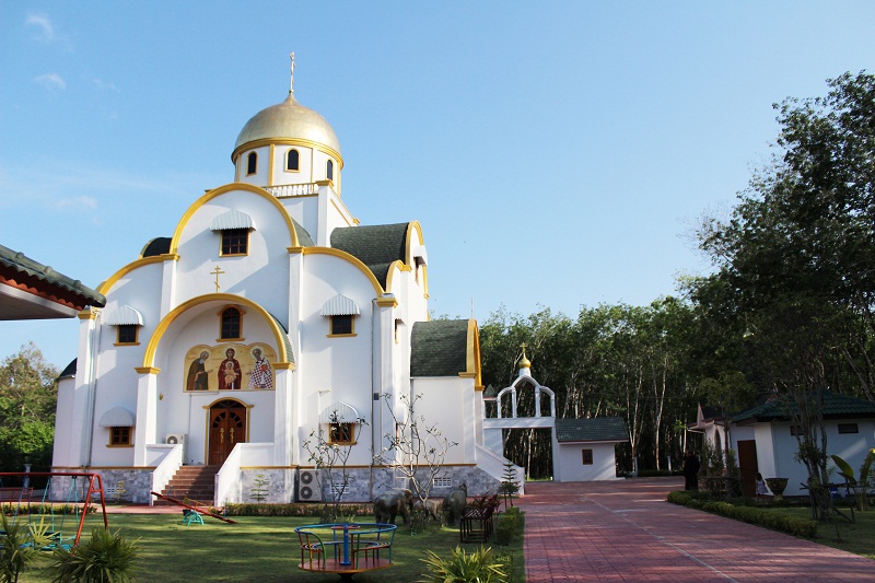 Храм Святой Троицы находится в районе Таланг.