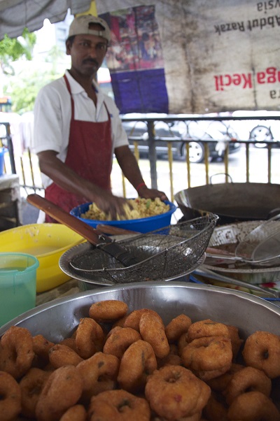 Любимая малазийцами пикантная выпечка – слоеные булочки с карри.