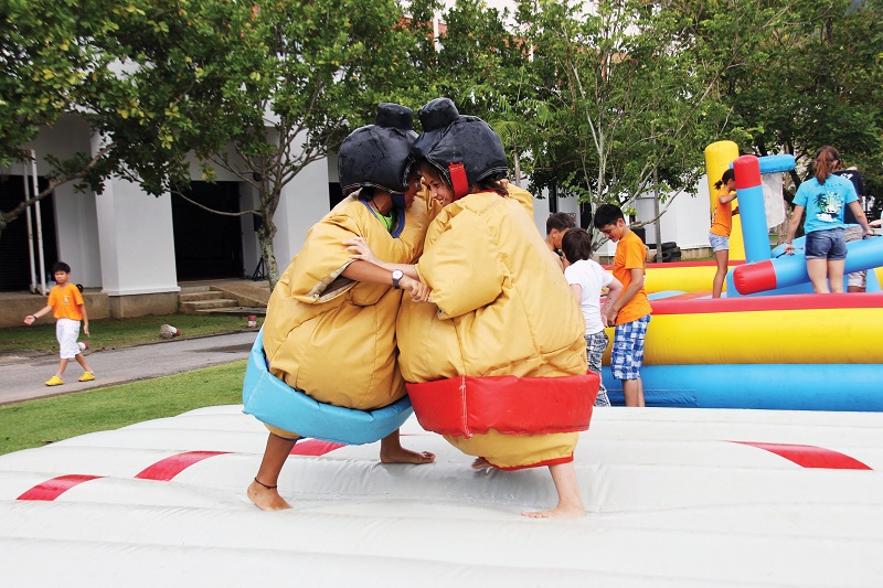 Одно из спортинвых развлечений в лагере – борьба сумо.