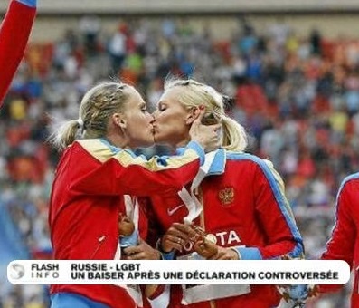 Поцелуй российских атлеток вызвал скандал в прессе