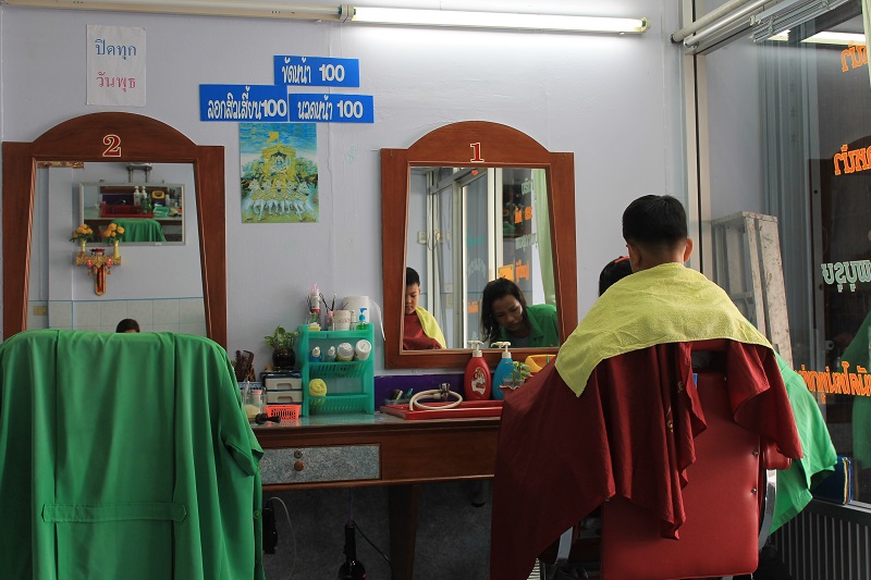 Во многих парикмахерских Пхукета среда – почти официальный выходной. Тайцы в этот день стараются не стричься.