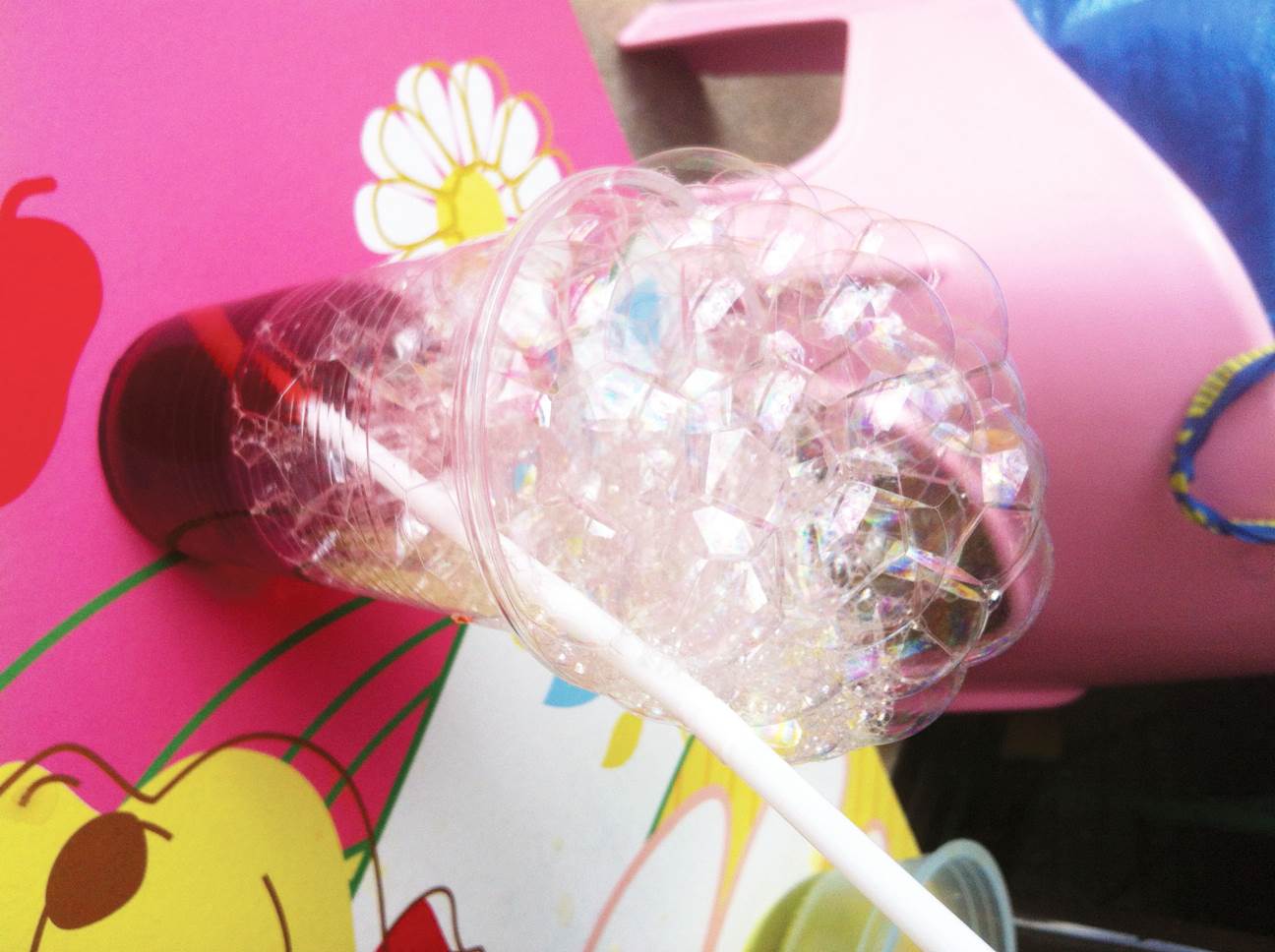Гелевые шарики в домашних условиях. Способы надувать мыльные пузыри. Трубочка для надувания фольгированных шаров. Мыльные пузыри штука для их надувания. Игра с пузырями надувать.