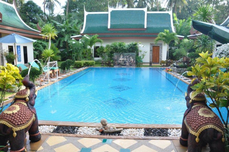 Вилла с бассейном в тайском стиле рядом с Лагуной