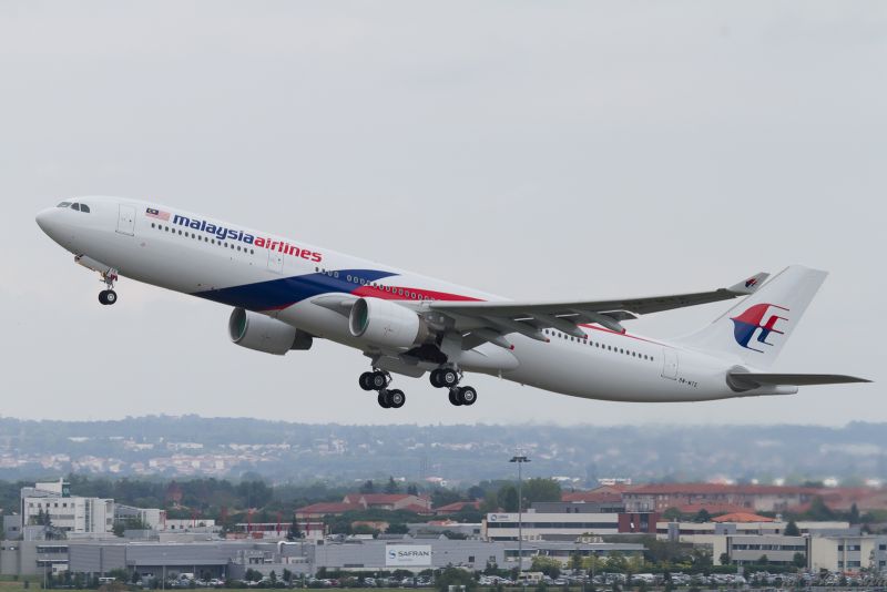 Самолет Malaysian Airlines совершил экстренную посадку в Австралии