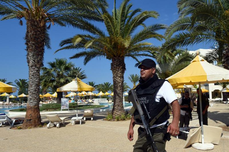 Стрелок, убивший 38 туристов в Тунисе, работал аниматором в отеле