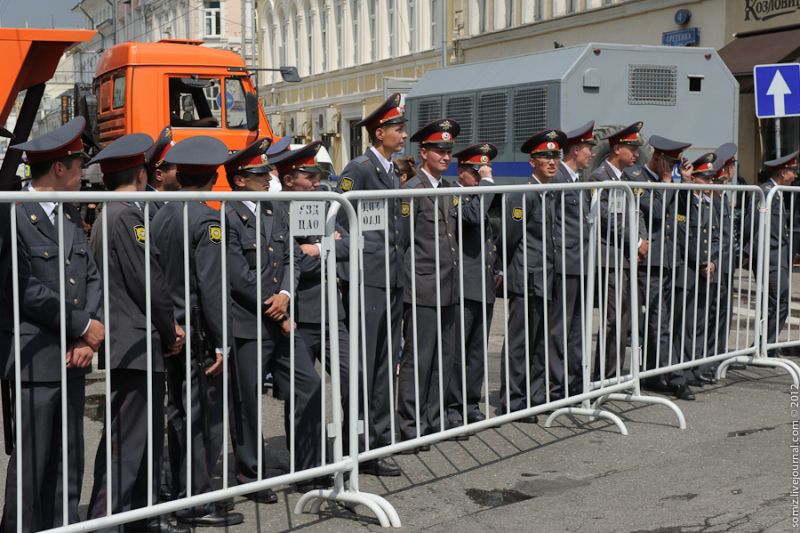Сотрудникам российской полиции разрешили отдыхать за границей
