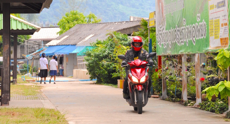 Активист PHBGTU решил проехать вокруг Таиланда на скутере