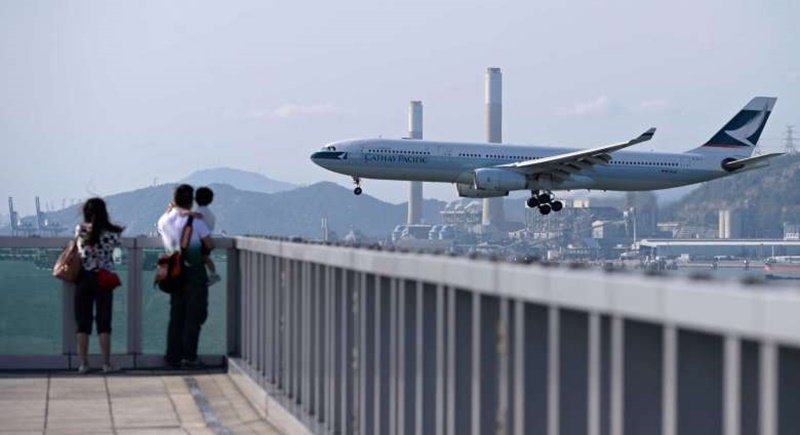 Из-за тайфуна Cathay Pacific отменяет рейсы в Гонконг и из него