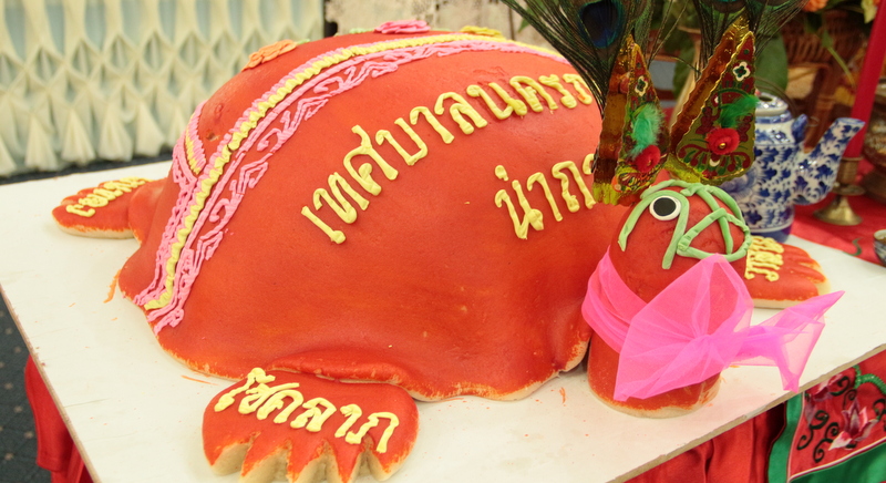 Красная черепаха, символ Фестиваля голодных духов.